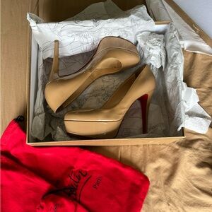 Christian Louboutins Bianca style in beige